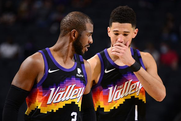  布克连续三场35+太阳加时鏖战险胜雷霆显韧性